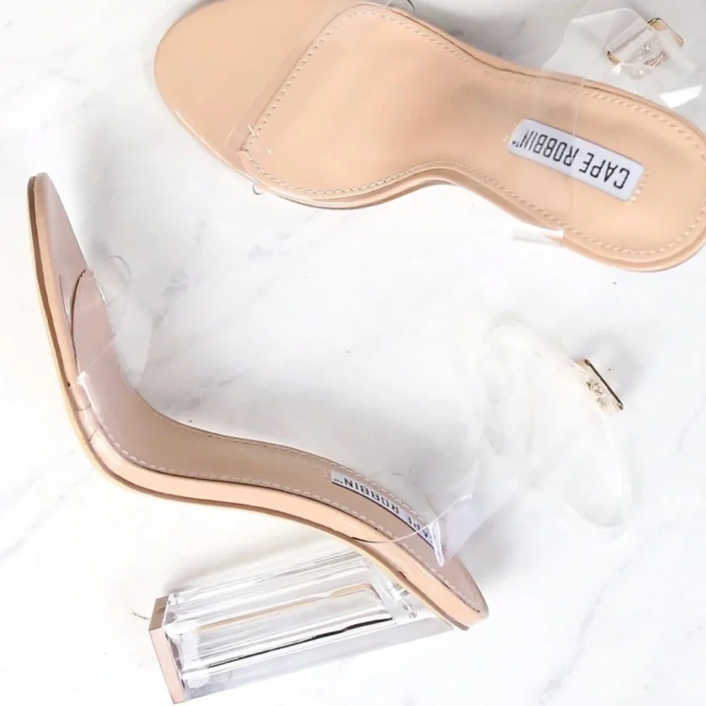 ๐ฅ๐ฅClear/ Lucite heels ๐ฅ๐ฅโค๏ธโ๐ฅ - Picture 2 of 8